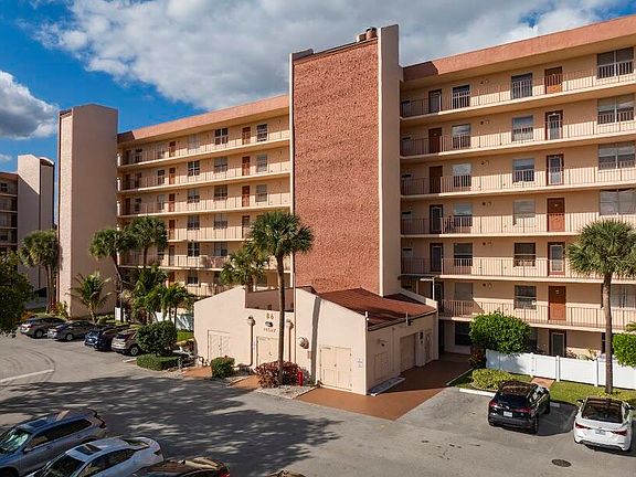 3rd image of 14527 Bonaire Boulevard #408