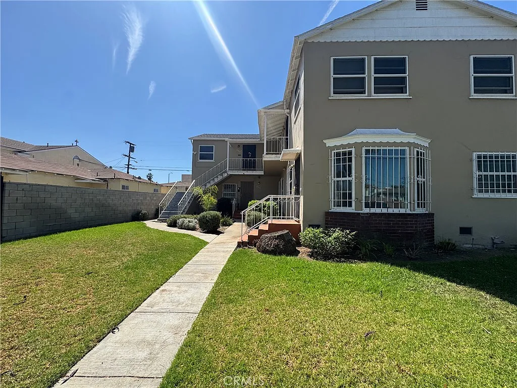 1 bed, 900 sqft, $1,900 — Photo 3