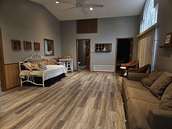 5th image of 6417 Birch Rd