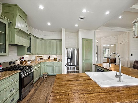 3rd image of 2135 Blue Jay Way