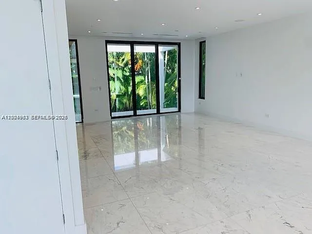 785 Harbor Dr — Photo 16