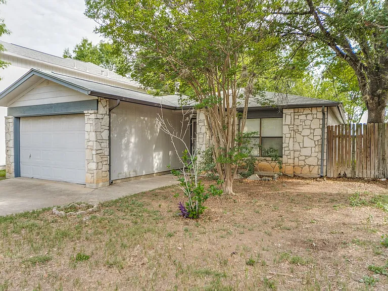 7359 Corian Park Dr — Photo 2