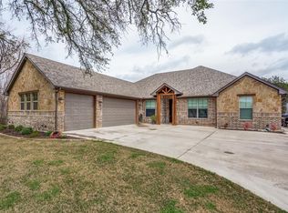 903 Mallard Pointe Dr, Granbury, TX 76049