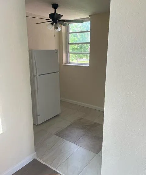 111 S Sycamore St #206 — Photo 1