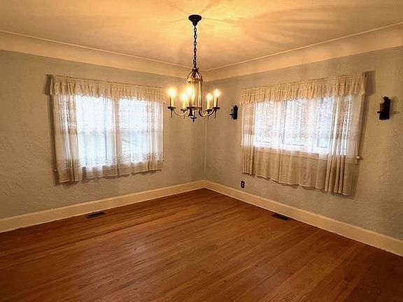 2nd image of 211 S Rockford Ave