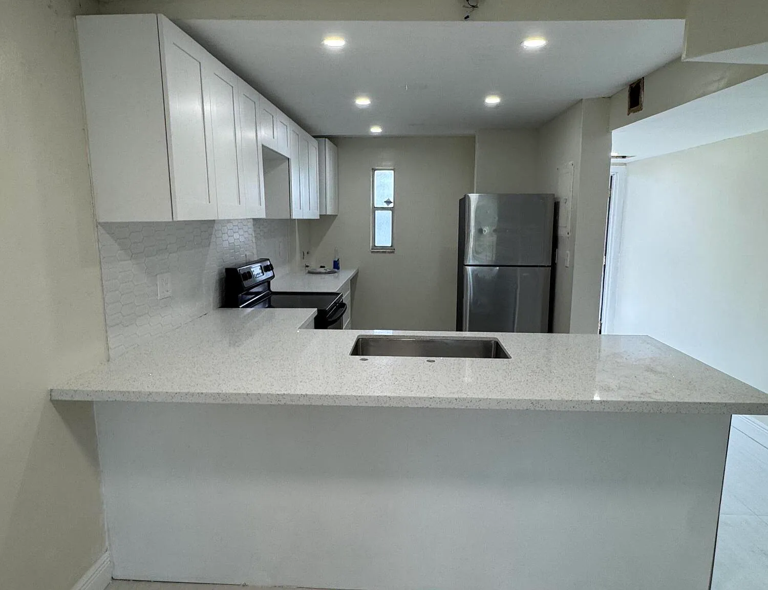 2 bed, 2.0 bath, 949 sqft, $2,050 — Photo 3