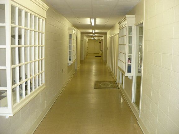 3rd image of 568 W Main St