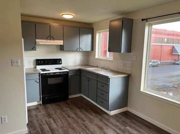 424 2nd St #3, Raymond, WA 98577