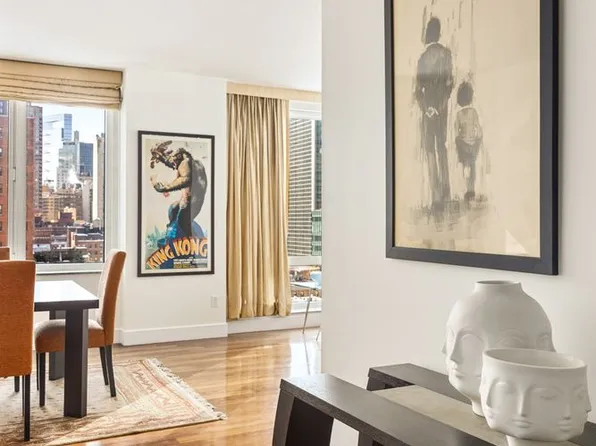 250 East 53rd Street image 1 of 20