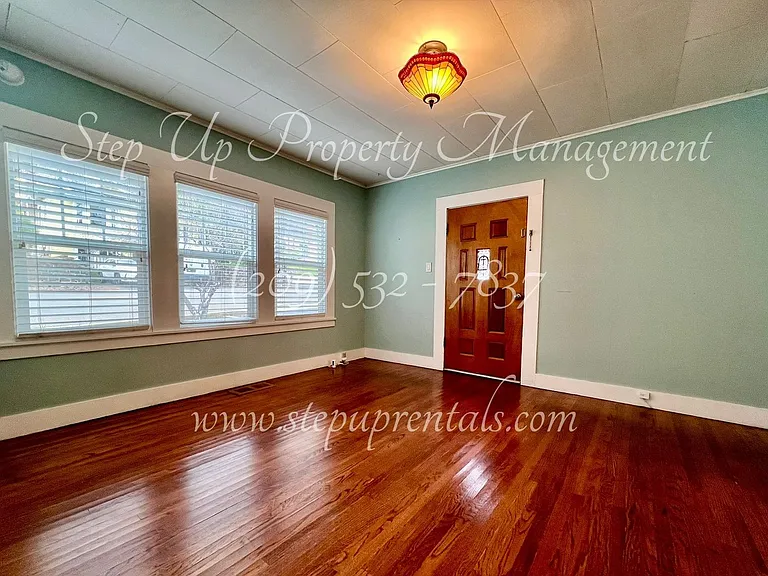 273 Lyons St — Photo 2