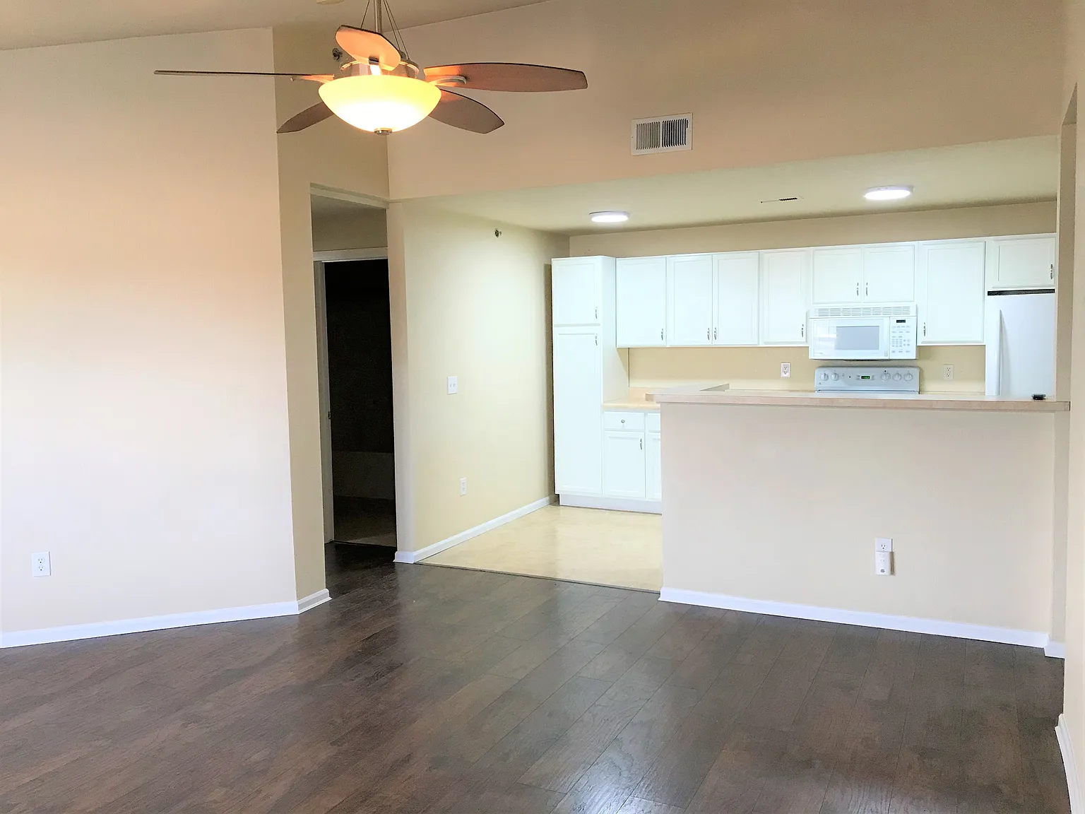 2 bed, 1070 sqft, $1,500 — Photo 4