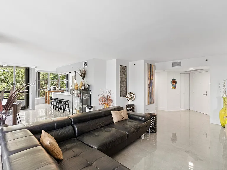 3600 Mystic Pointe Dr #306 — Photo 12