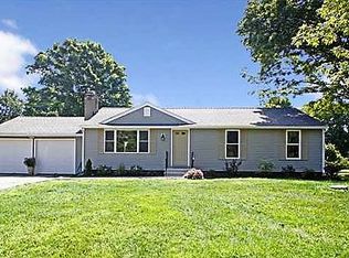 4 Skidmore Ln, Newtown, CT 06470