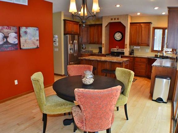 Kitchen eating area.
