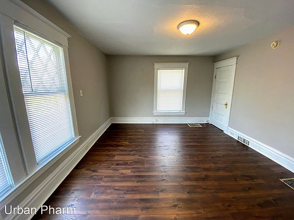 2nd image of 806 Kalamazoo Ave SE