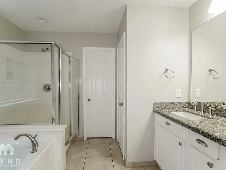 12035 Thornecrest Dr — Photo 10