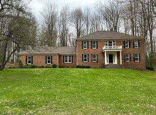 16685 Heatherwood Ln, Chagrin Falls, OH 44023