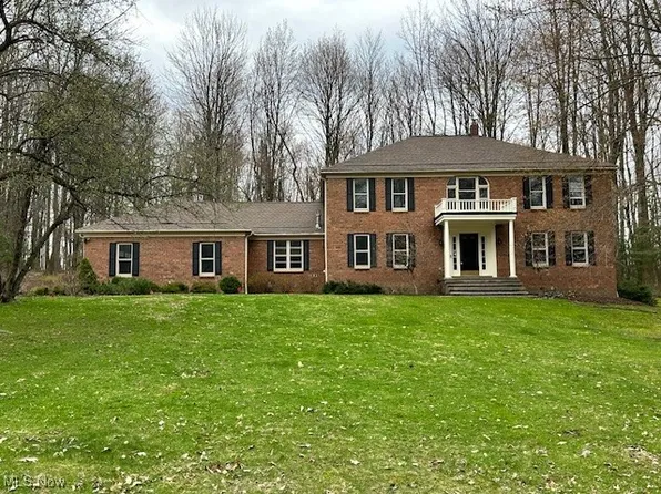 16685 Heatherwood Ln, Chagrin Falls, OH 44023