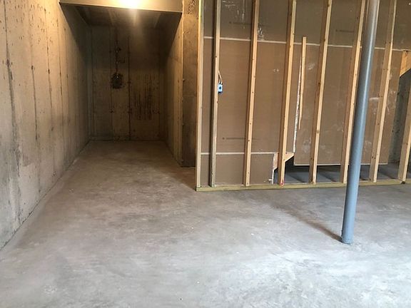 5th image of 4 Quail Run Cir #Townhouse 101
