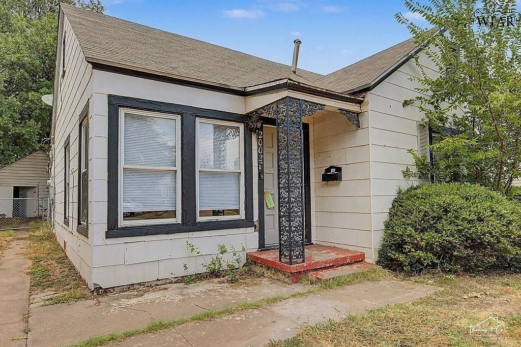 2 bed, 1.0 bath, 1060 sqft, $1,095 — Photo 3