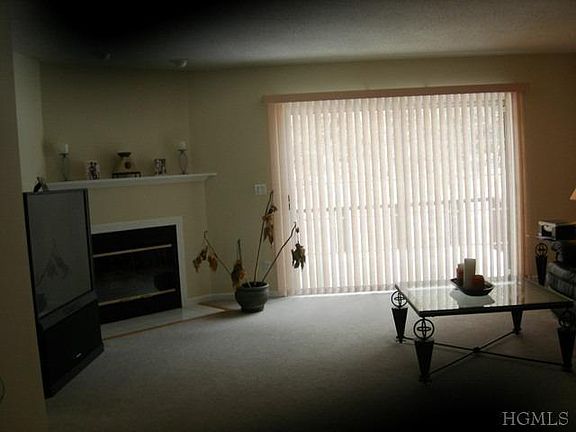 2nd image of 304 Kensington Ct