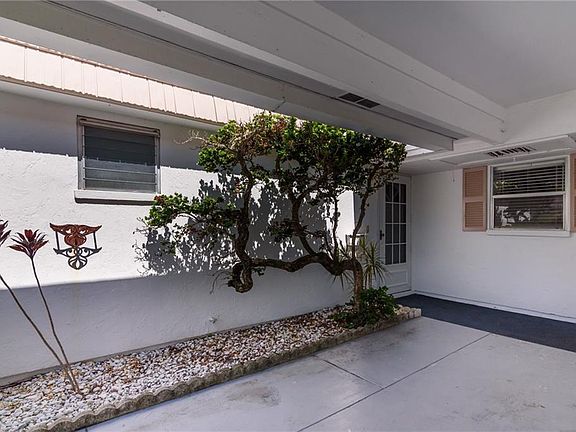 5th image of 5473 Riverbluff Cir #V-38