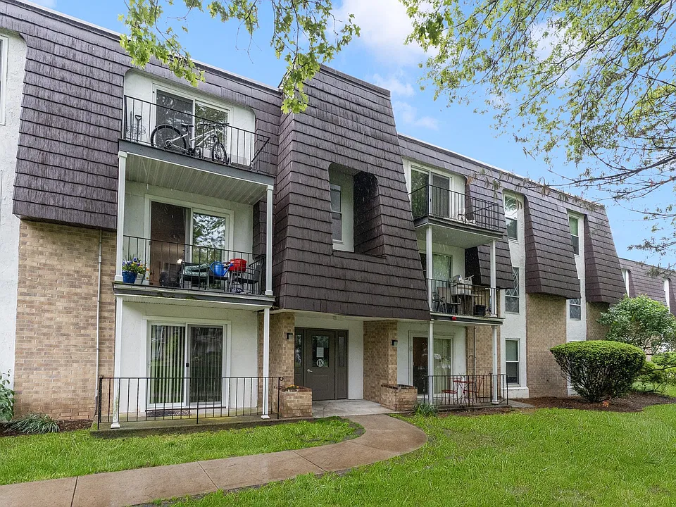 18 Shadowbrook Ln #40