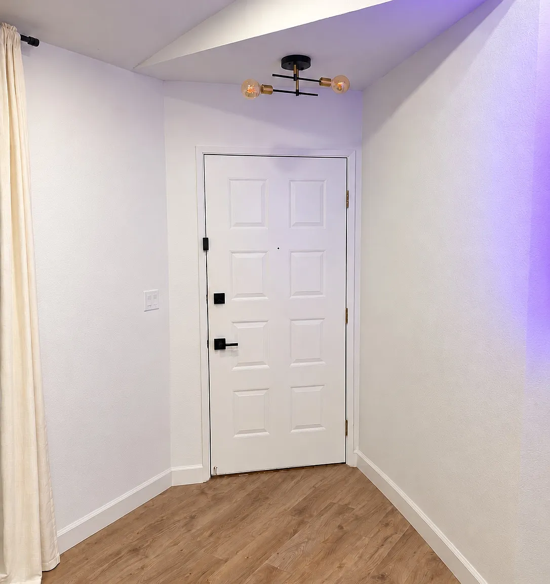 2 bed, 824 sqft, $4,000 — Photo 1