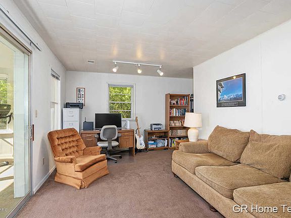 4th image of 4093 Knapp Valley Dr NE
