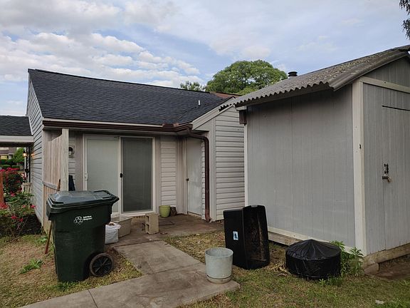 4th image of 351 Somerset Dr