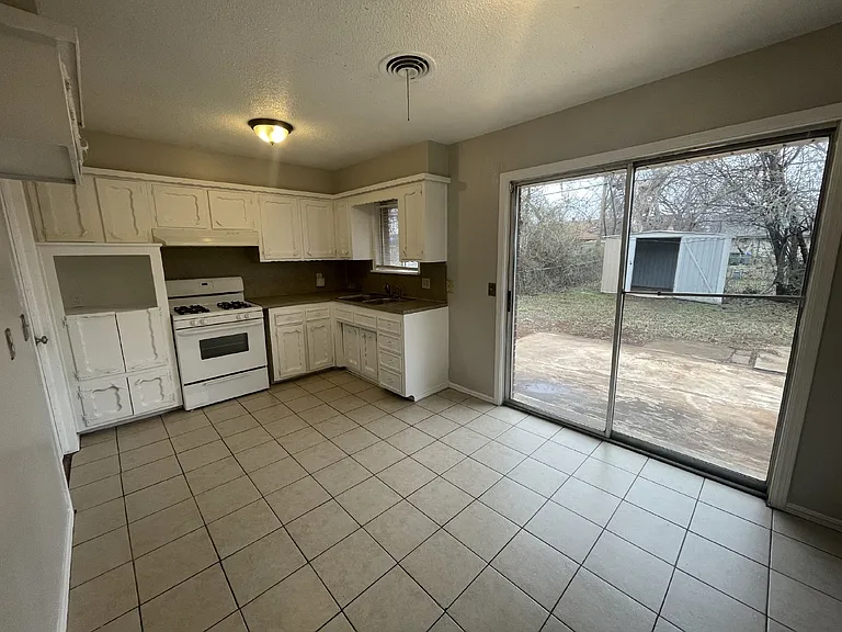 3025 Dentwood Ter — Photo 5