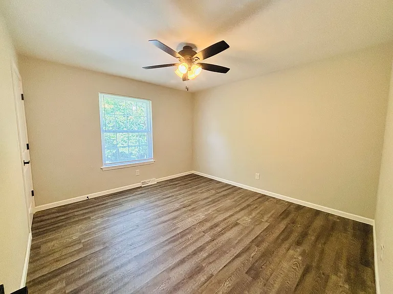 101 N Oak St #11 — Photo 12
