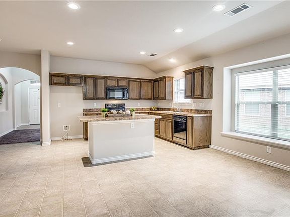 4th image of 12828 Bruce Dr