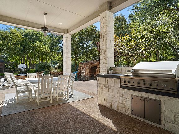 3rd image of 509 King Ranch Rd