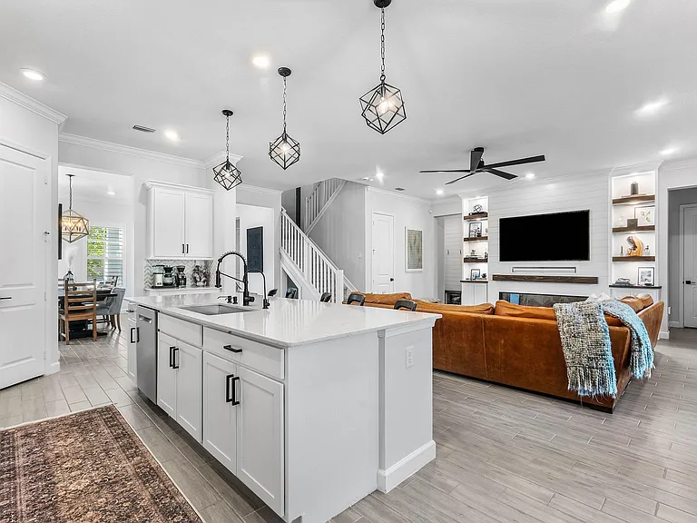 981 Castaway Ct — Photo 14