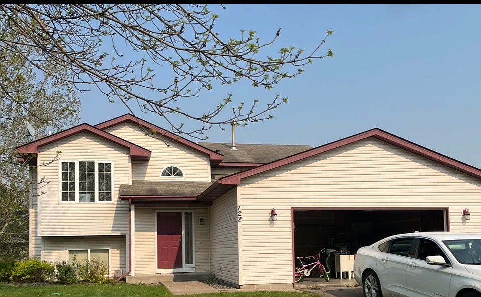 1st image of 722 Village Green Ln