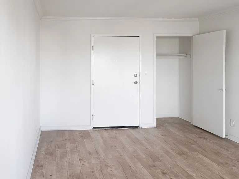 Orange Apartments — Photo 45