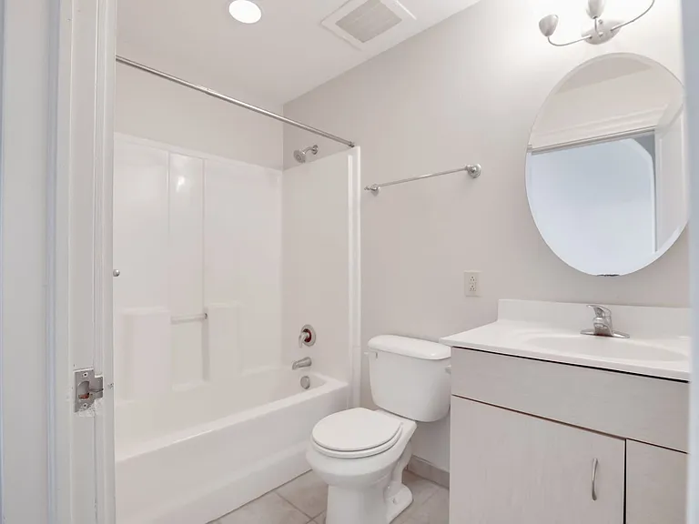 121 W Broad St — Photo 25