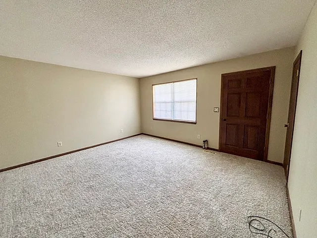 3 bed, 1040 sqft, $1,500 — Photo 4