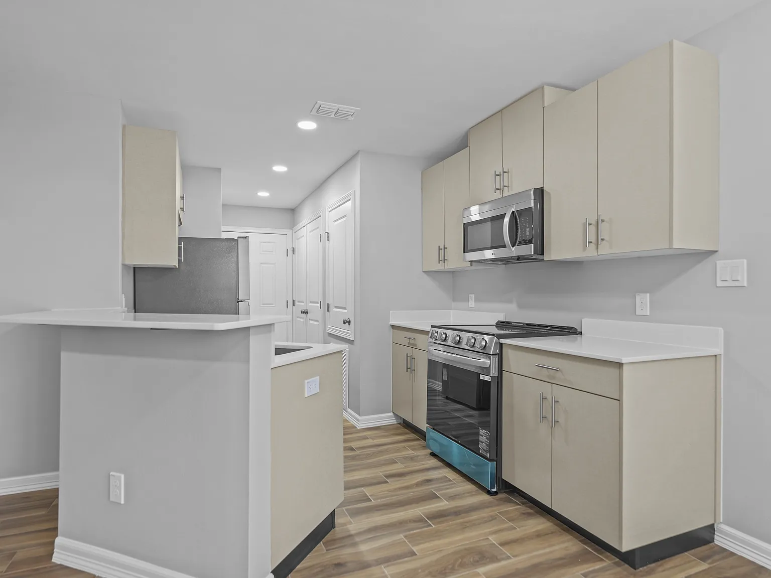 Legance - Lot 23 - 2005 Southridge Avenue - E — Photo 4
