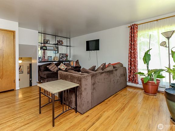 3rd image of 2633 Lake Youngs Court SE
