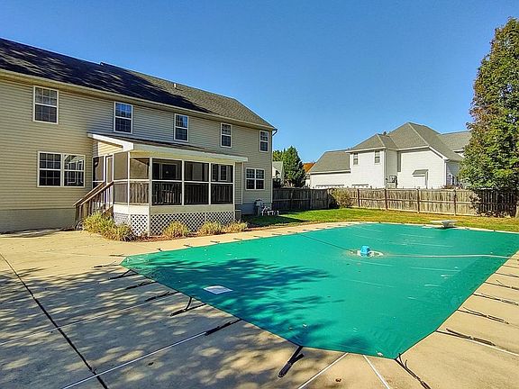 3rd image of 1052 Norfolk Dr