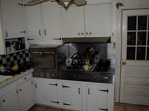 5th image of 3800 Scranton Dr