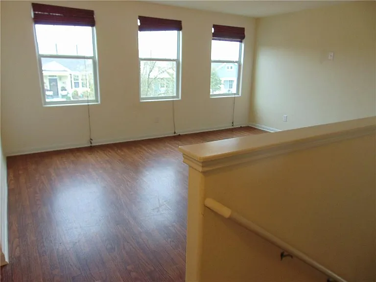 5208 Hellman — Photo 20