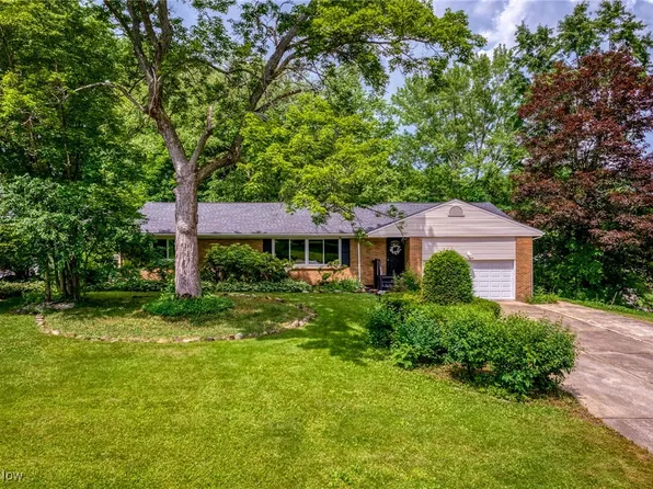 490 Parkside Dr, Akron, OH 44313