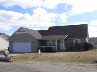 5 Seth Dunscomb Dr, Sullivan, IL 61951