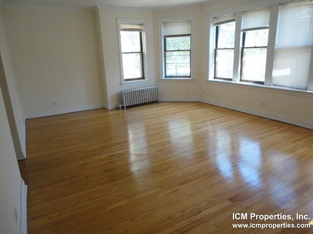 1st image of 2546 W Summerdale Ave #1E
