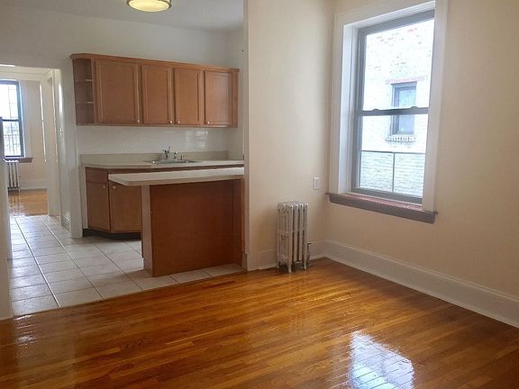 5th image of 2170 Crescent St APT 3A