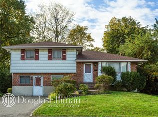 61 Stratford Rd, Plainview, NY 11803