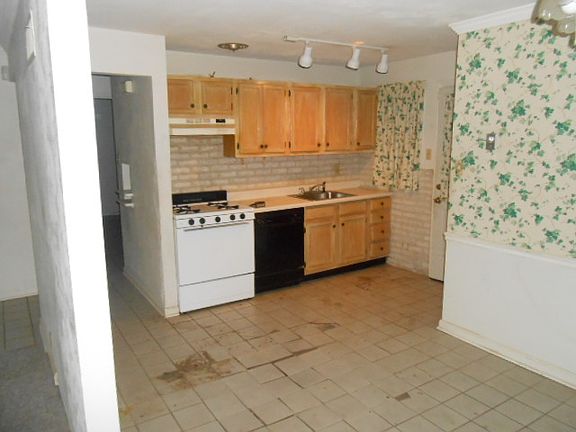 5th image of 1283 Mead Dr